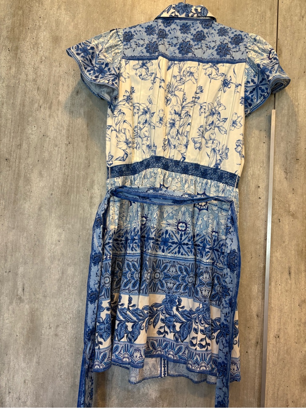 Alice + Olivia Blue and White Printed Tie-Waist Shirt Dress - Picture 4 of 4